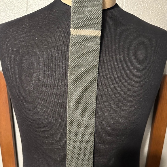 AUTHENTIC ELEVENTY PLATINUM 100% WOOL SQUARE NECKTIE TIE - Picture 2 of 5